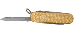 Victorinox Classic SD Precious Alox, Brass Gold 0.6221.408G Swiss Navaja -Tienda De Cuchillos VT0 6221 408G 03 victorinox