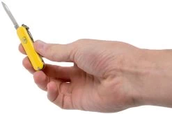 Victorinox Classic SD Amarillo 0.6223.8 Navaja Suiza -Tienda De Cuchillos VT0 6223 8 05 victorinox